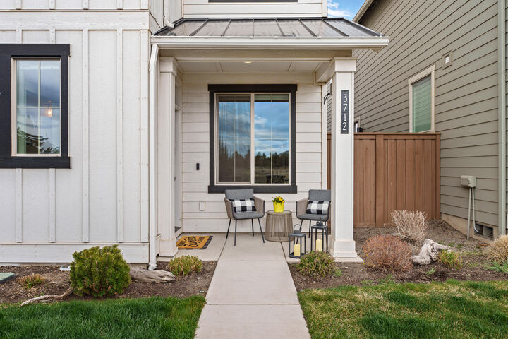 Property Photo: 3712 NE Petrosa Avenue OR 97701