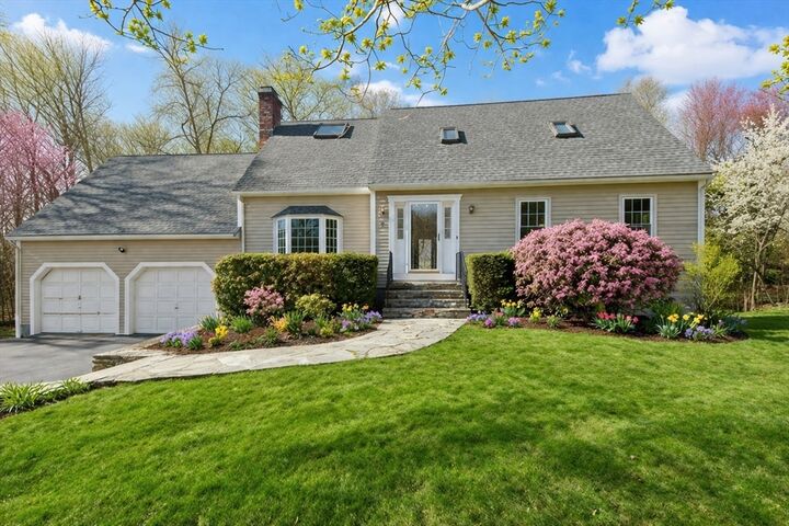 Property Photo:  9 Heritage St  MA 01545 