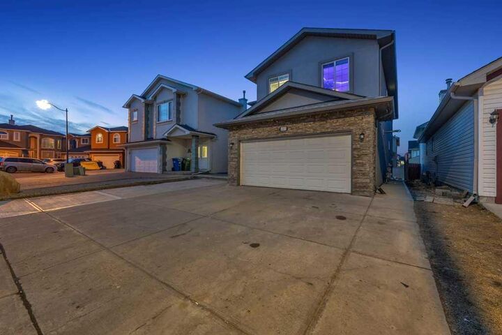 Property Photo:  107 Taracove Landing NE  AB T3J 4S7 