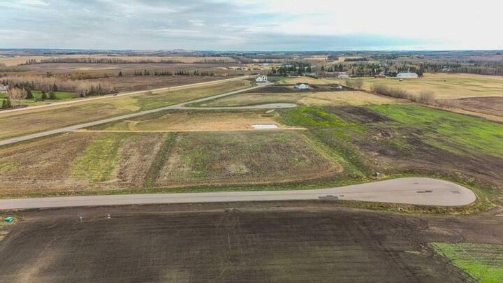 Property Photo:  28163 Township Road 374 71  AB T4E 2E1 