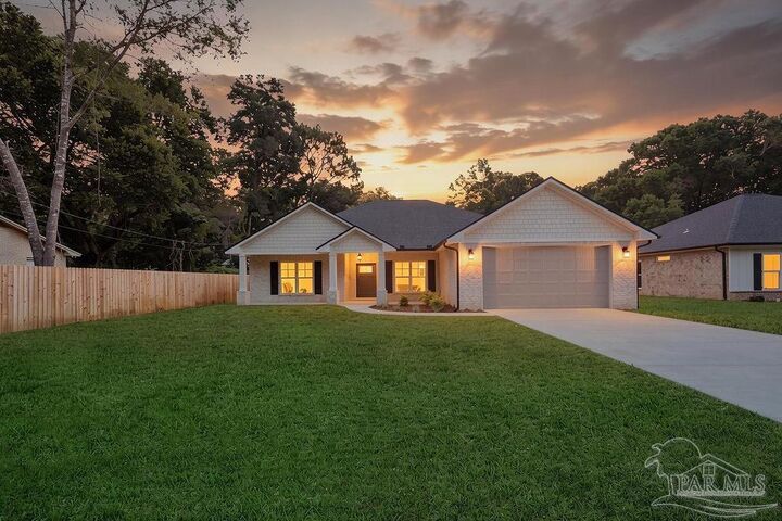 Property Photo: 4316 Watkins St FL 32571