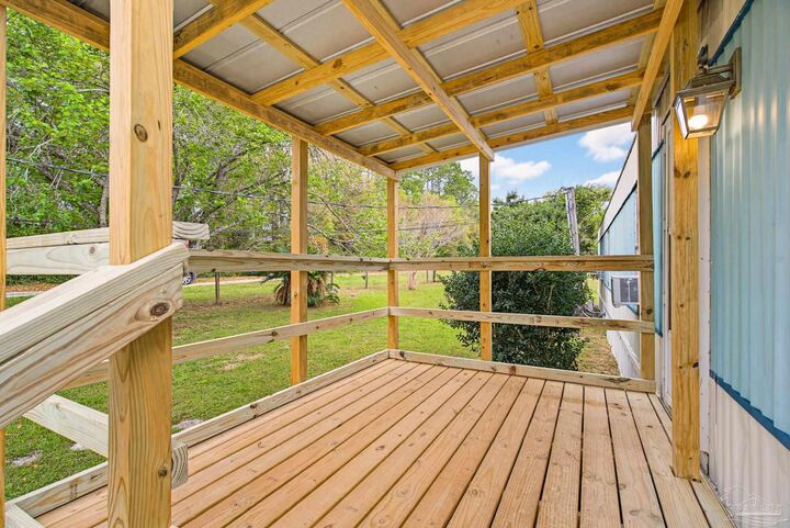 Property Photo: 7216 Helms Rd FL 32526