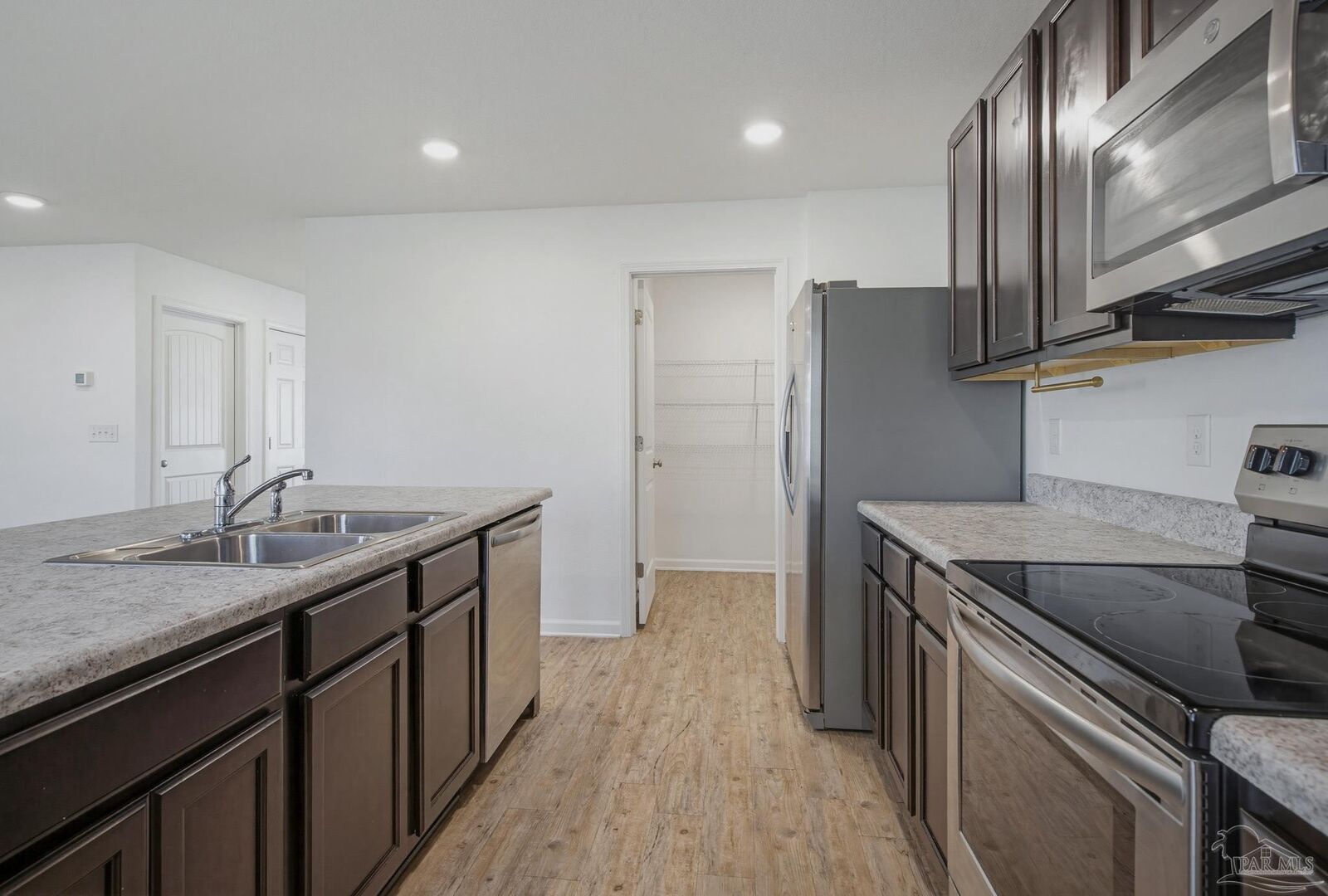 Property Photo:  5894 Blackhorse Cir  FL 32526 