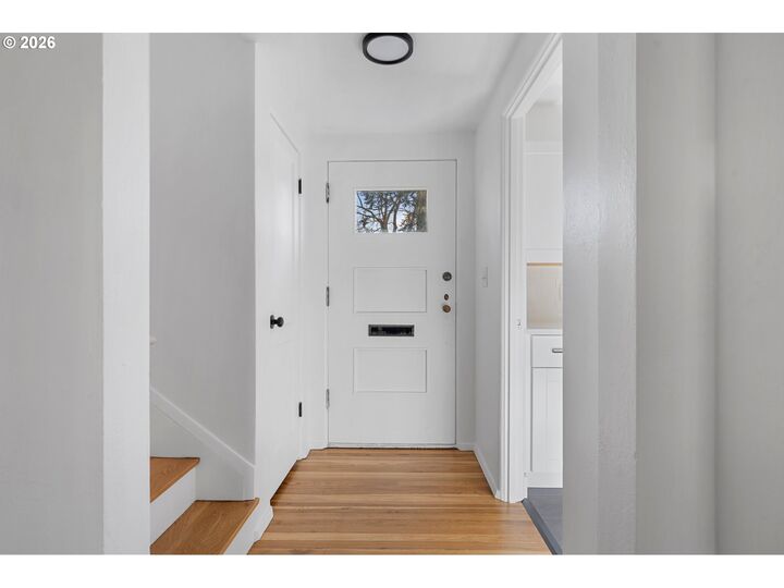 Property Photo: 6917 NE Broadway OR 97213