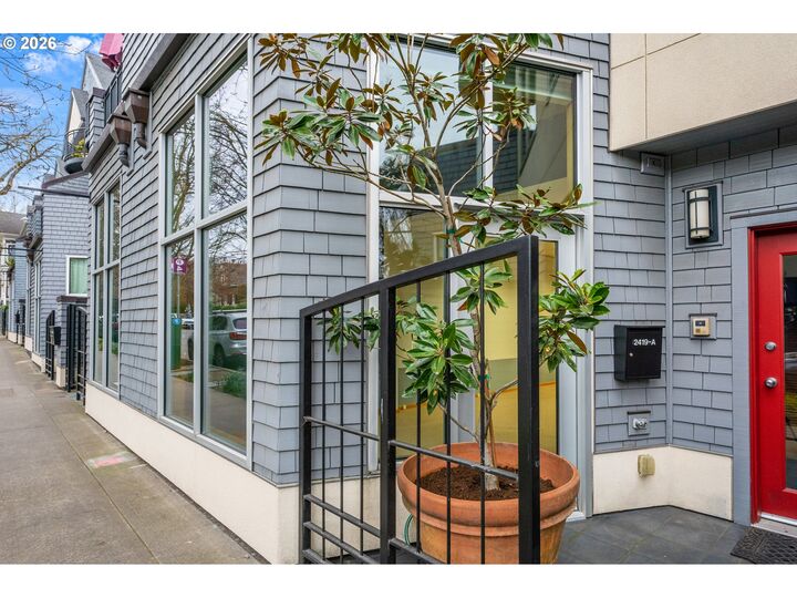 Property Photo:  2419 NW Thurman St  OR 97210 