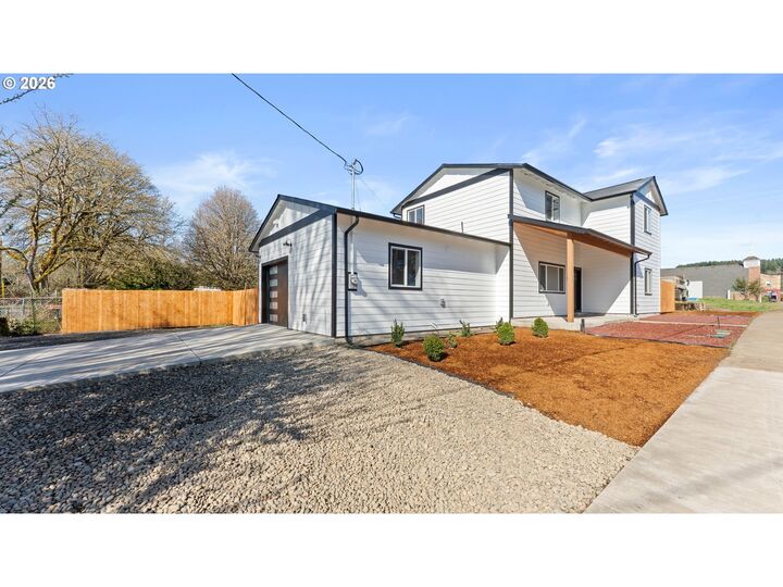 Property Photo:  141 NE D St  OR 97396 