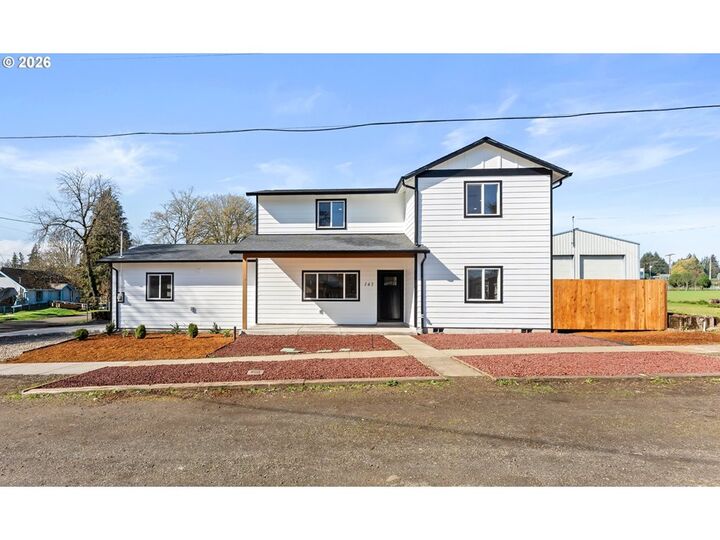 Property Photo: 141 NE D St OR 97396