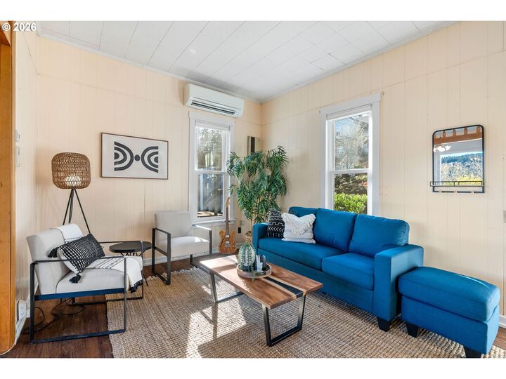 Property Photo:  210 E Sherman Ave  OR 97031 