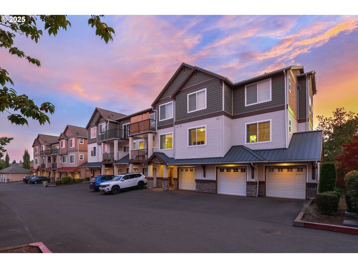 Property Photo:  595 NW Lost Springs Ter 303  OR 97229 