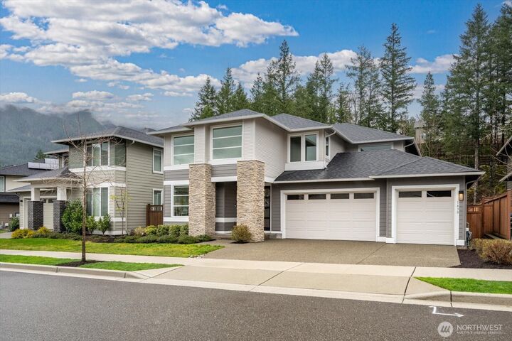 Property Photo:  1430  Pratt Avenue SE  WA 98045 