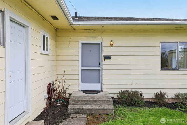 Property Photo:  211  Ave F 1 & 2  WA 98290 