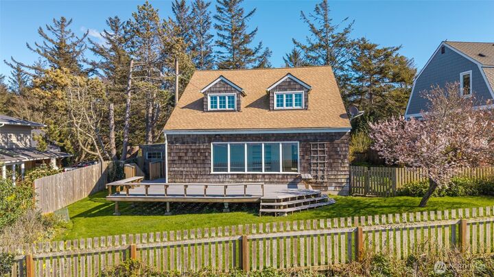 Property Photo:  1369  Chatham Lane  WA 98277 