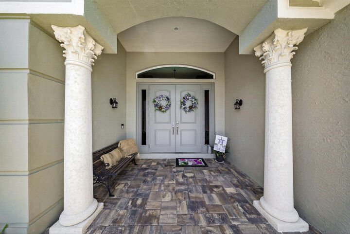 Property Photo:  523 SW Squire Johns Lane  FL 34990 