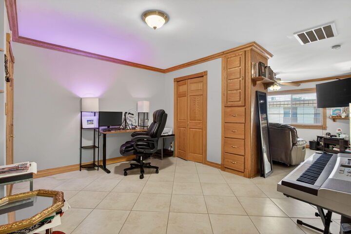 Property Photo:  9 NE 19th Court 214C  FL 33305 