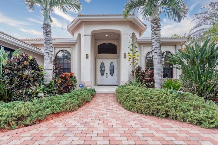 Property Photo:  392 Coconut Cir  FL 33326 