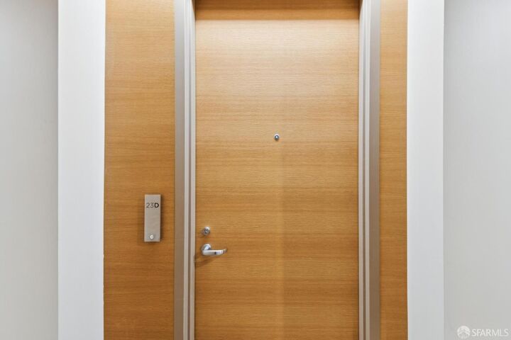 Property Photo:  1 Hawthorne Street 23D  CA 94105 