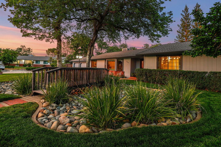 Property Photo: 7501 Fiesta Way CA 96002