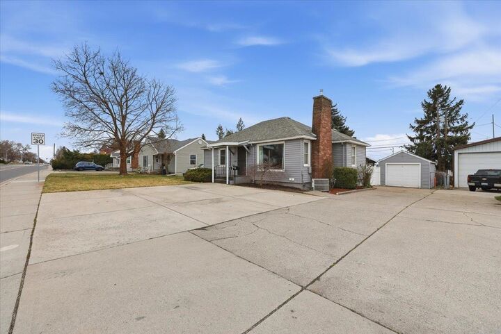 Property Photo: 2827 W Wellesley Ave WA 99205