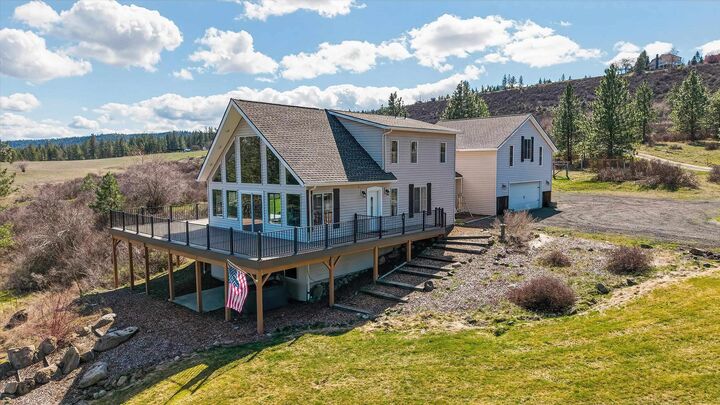 Property Photo:  17619 N South Bank Rd  WA 99026 