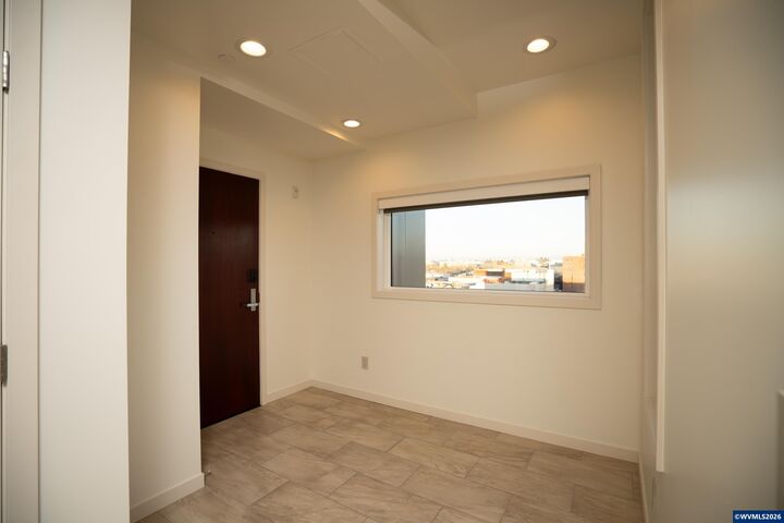 Property Photo: 156 Front #600 St NE OR 97301