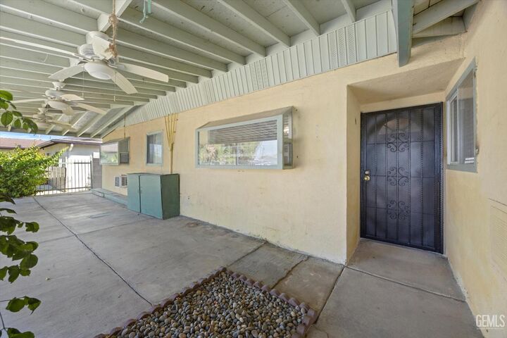 Property Photo: 205 Suzanne Lane CA 93268