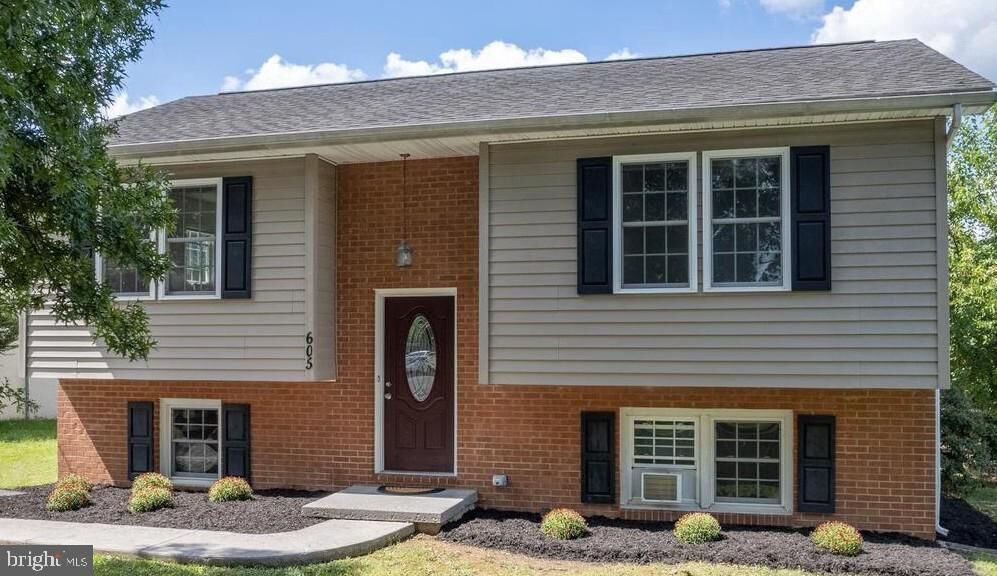 Property Photo:  605 Dunlap Street  VA 22601 