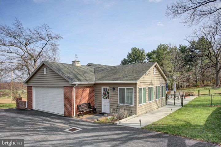 Property Photo:  6612 Moulstown Rd E  PA 17331 