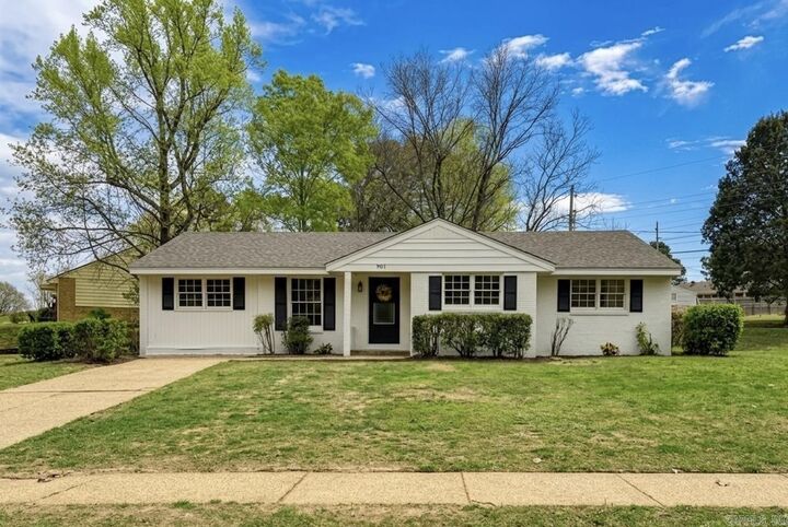 Property Photo:  901 Valley Drive  AR 72401 
