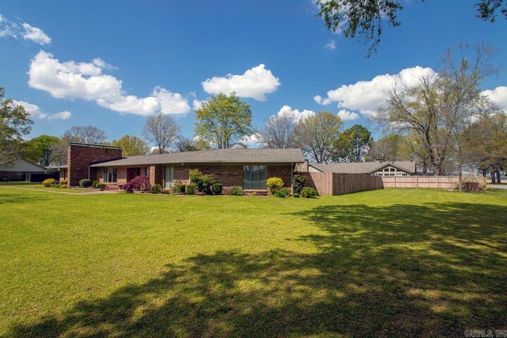 Property Photo: 305 Cottonwood Drive AR 72046