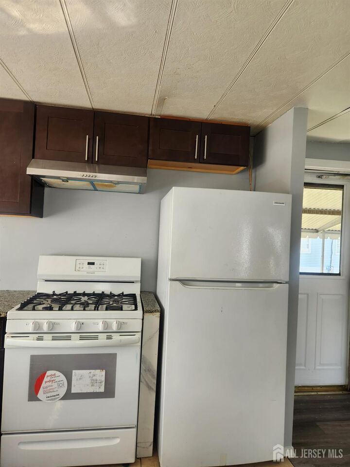 Property Photo:  24 Kohl Street  NJ 08852 