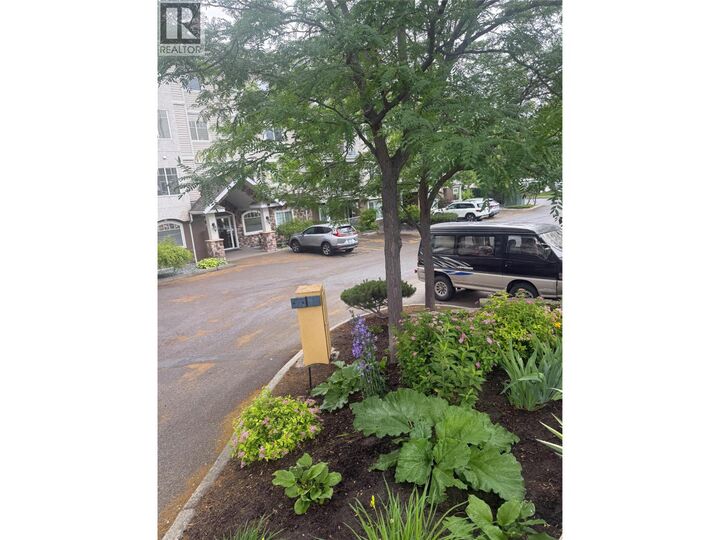 120 Vernon Avenue 204 — photo 1