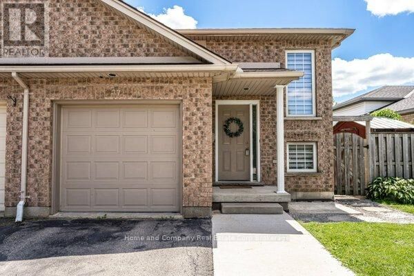 127 Walsh Crescent — photo 1