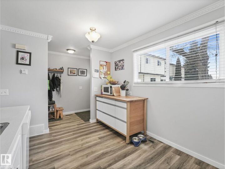 Property Photo:  1364 Lakewood Rd W NW  AB T6K 3P2 