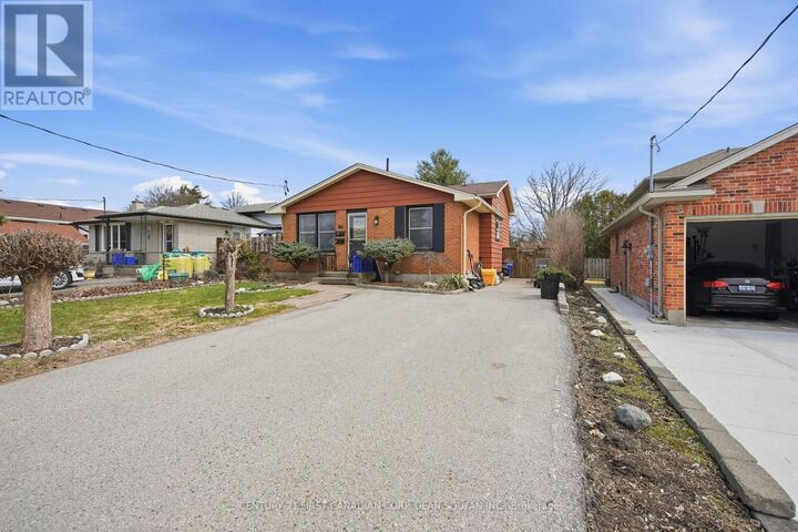 Property Photo:  810 Easy Street  ON N6C 4Z6 