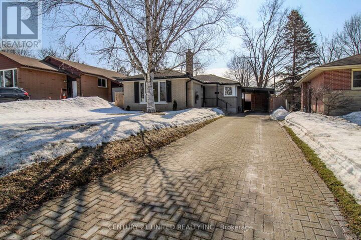 Property Photo:  953 Oriole Drive  ON K9H 6K6 