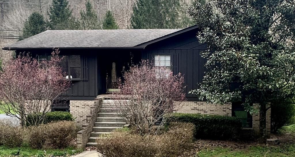Property Photo:  2732 Ky Rt 1750  KY 41216 