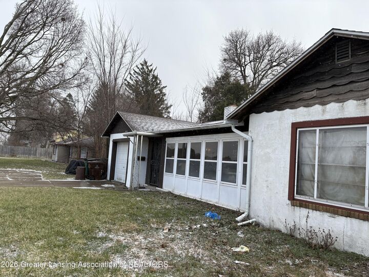 Property Photo:  4015 N Grand River Avenue  MI 48906 