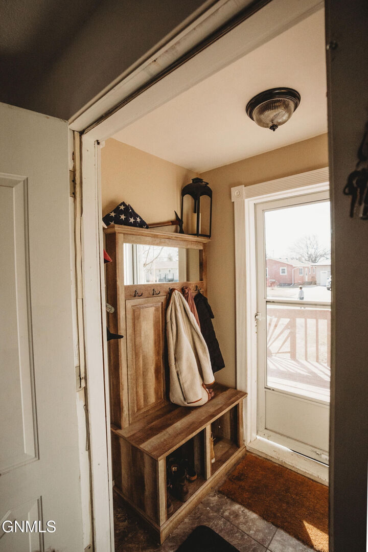 Property Photo:  1606 5th Avenue NE  ND 58401 