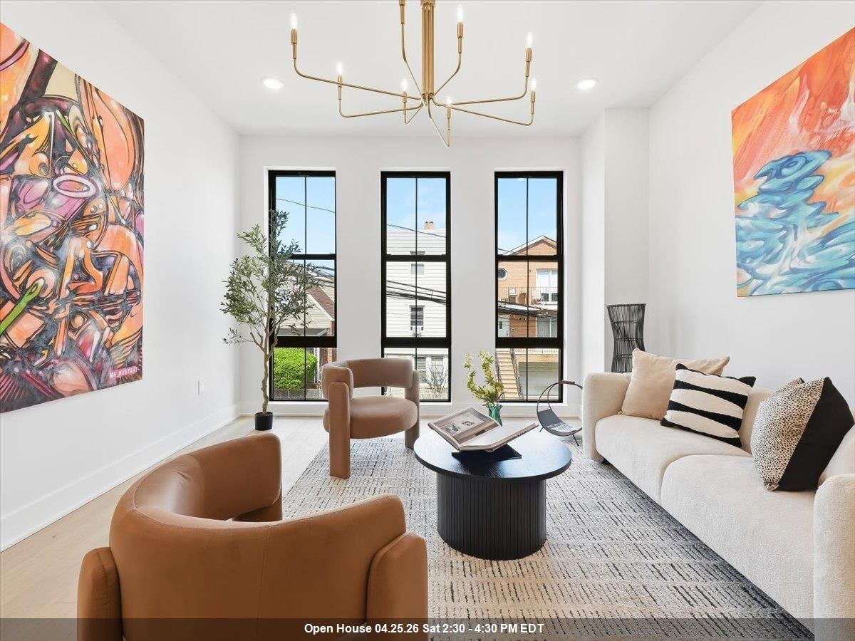 Property Photo:  15 Manhattan Ave 2  NJ 07307 