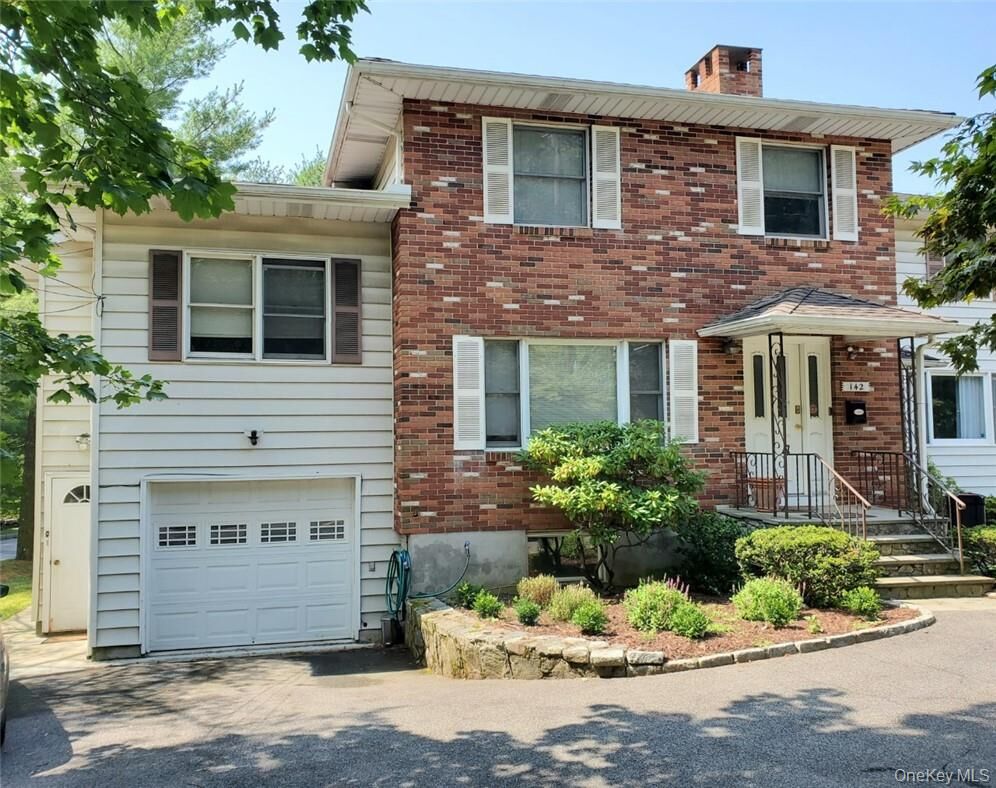 Property Photo:  142 E Sunnyside Lane Side Entry  NY 10533 