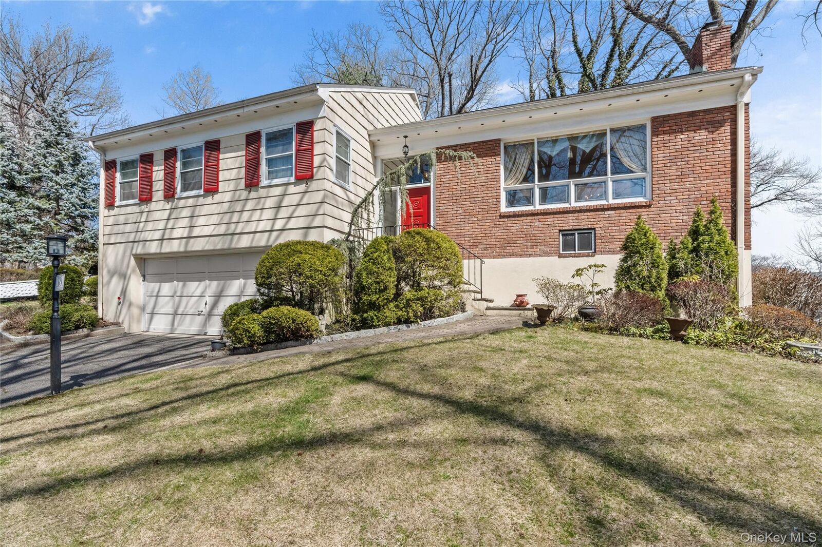 Property Photo:  18 Devon Road  NY 10708 