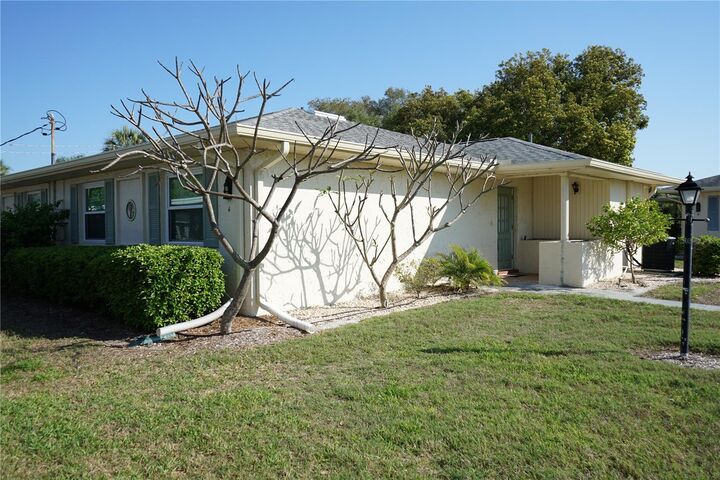 Property Photo:  1901 Canterbury Lane 4  FL 33573 