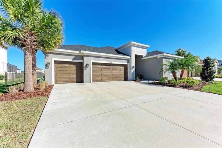 Property Photo:  10010 Buckman Halls Drive  FL 34221 