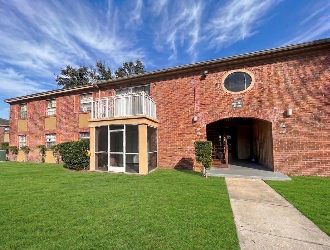 Property Photo: 2423 Branch Way 105 FL 32751