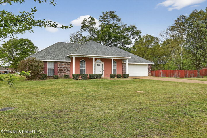Property Photo:  610 Ridge Place  MS 39272 