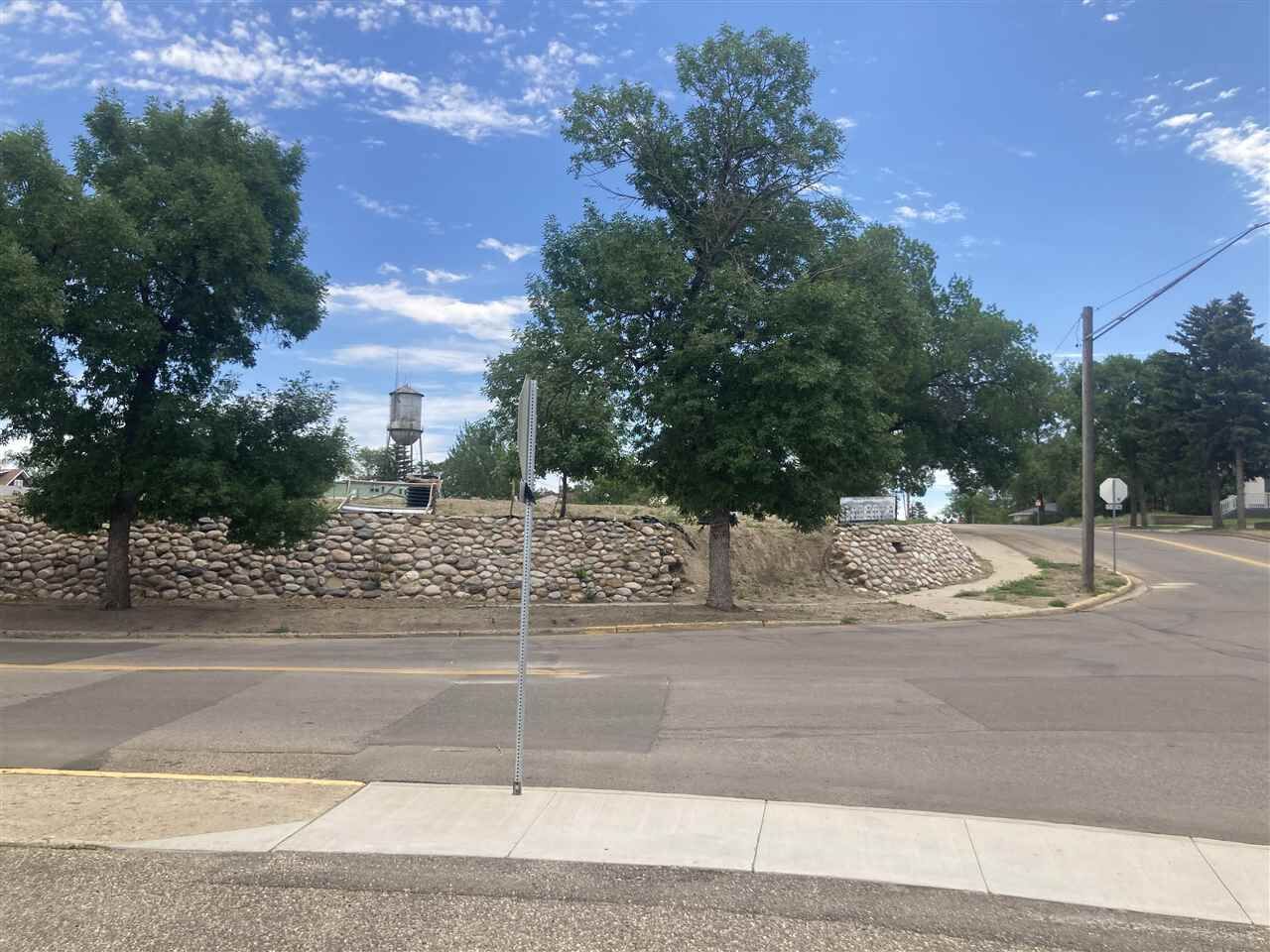 Property Photo: 1001 2nd St ND 58701