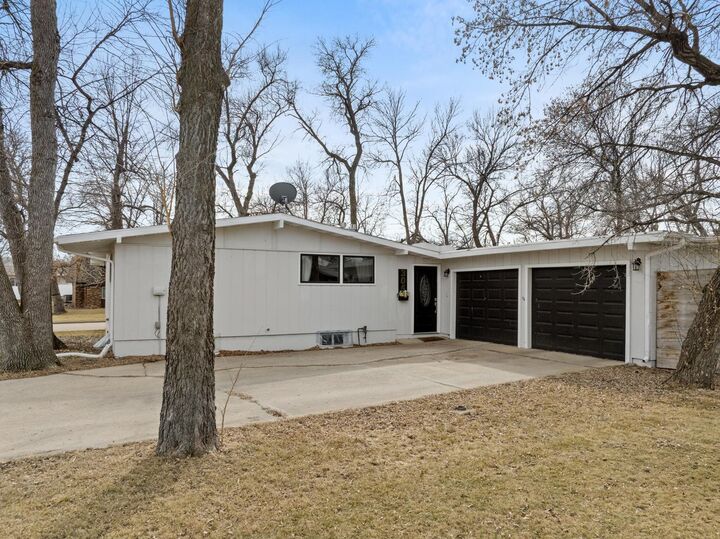 Property Photo:  304 15th St SW  ND 58701 
