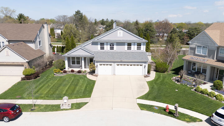 Property Photo: 654 Easton Lane IL 60007