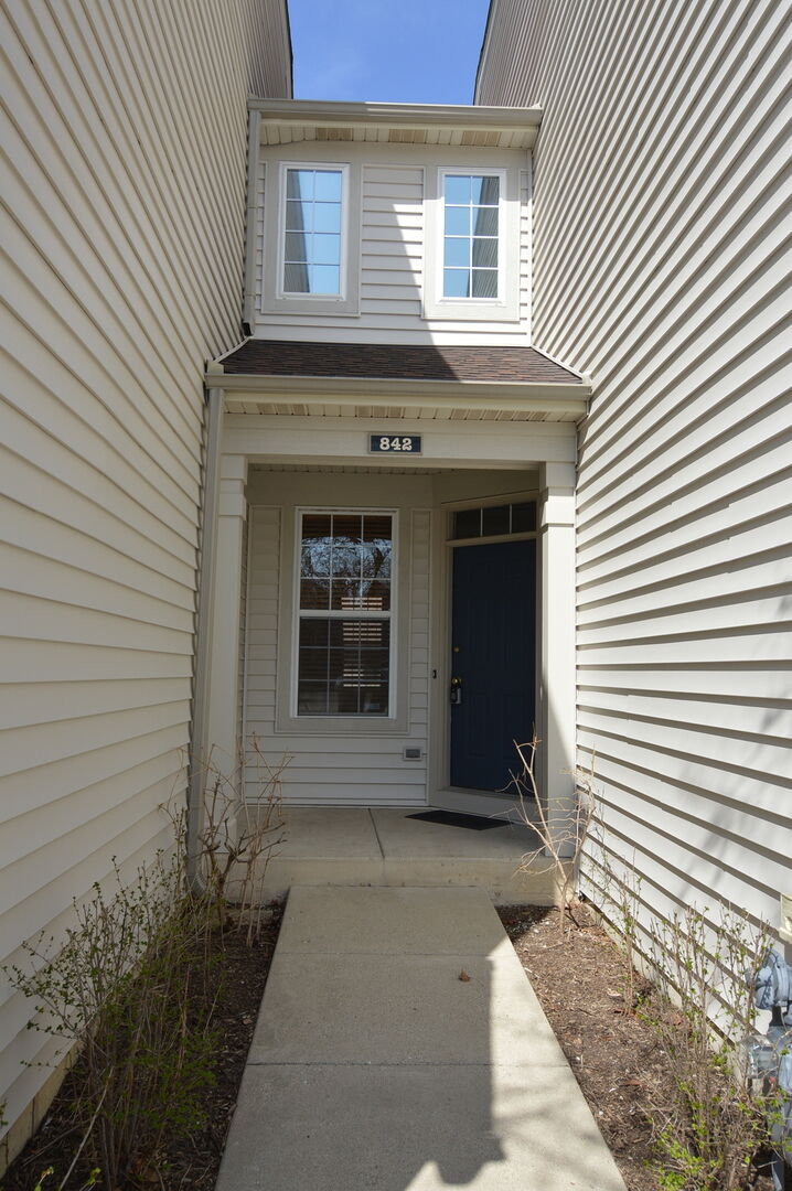 Property Photo: 842 Amelia Court IL 60030