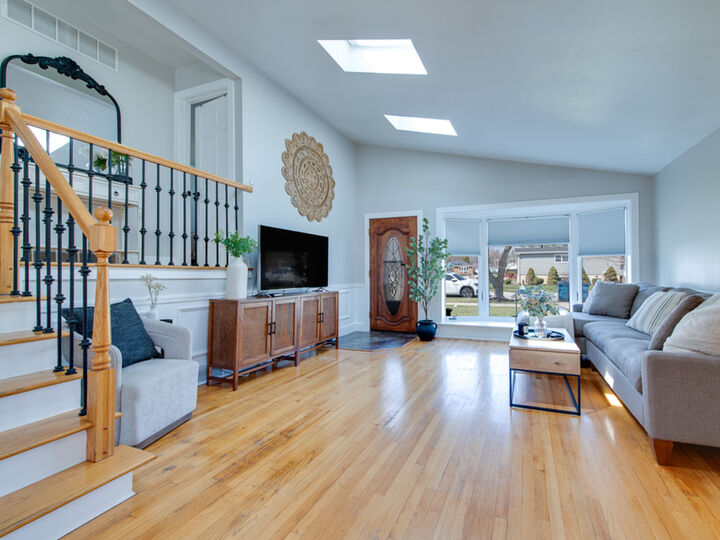 Property Photo:  51 W Rozanne Drive  IL 60101 